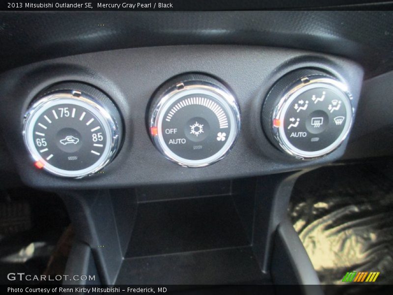 Mercury Gray Pearl / Black 2013 Mitsubishi Outlander SE
