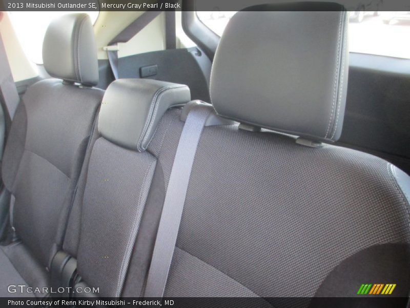 Mercury Gray Pearl / Black 2013 Mitsubishi Outlander SE