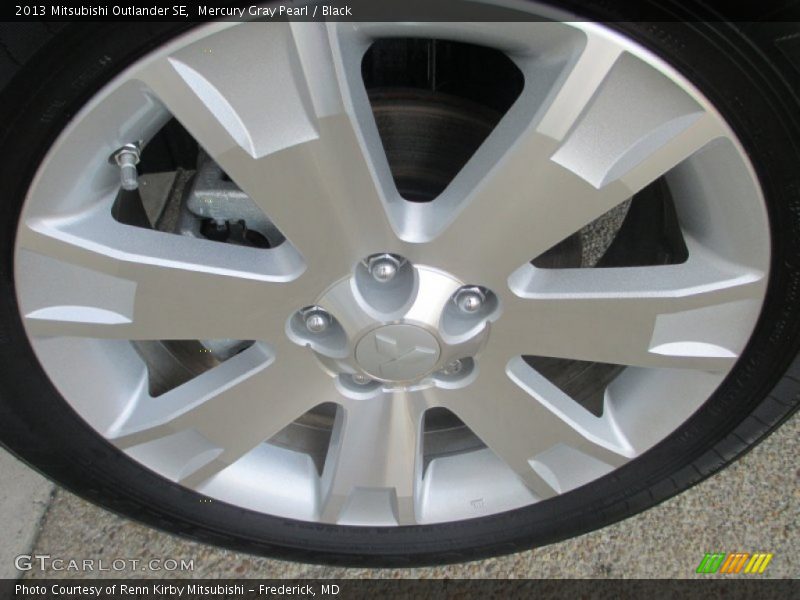 Mercury Gray Pearl / Black 2013 Mitsubishi Outlander SE