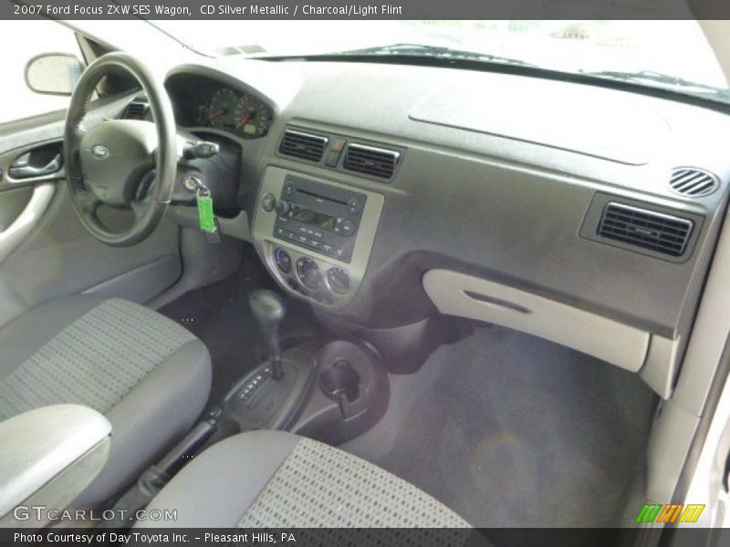 CD Silver Metallic / Charcoal/Light Flint 2007 Ford Focus ZXW SES Wagon
