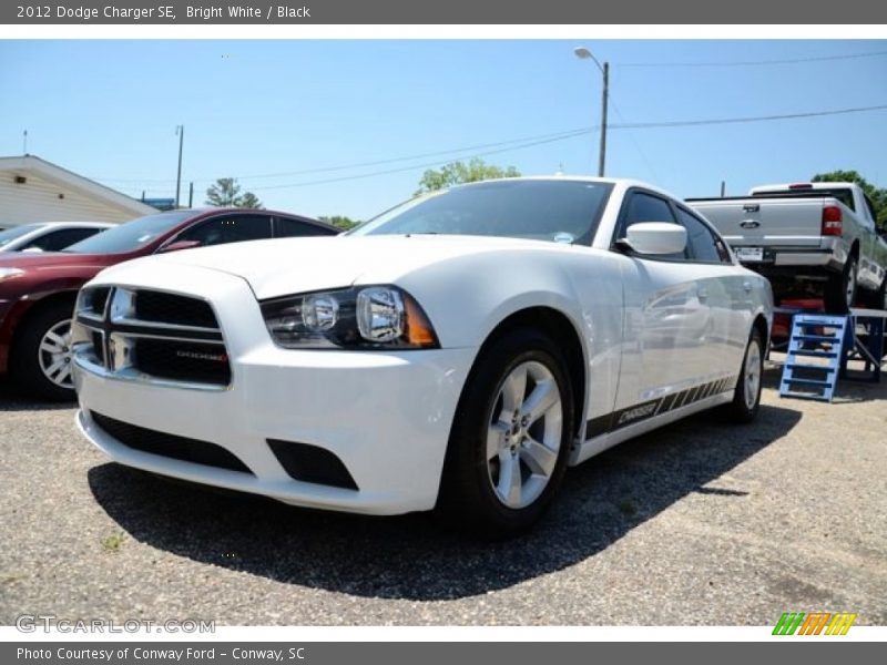 Bright White / Black 2012 Dodge Charger SE