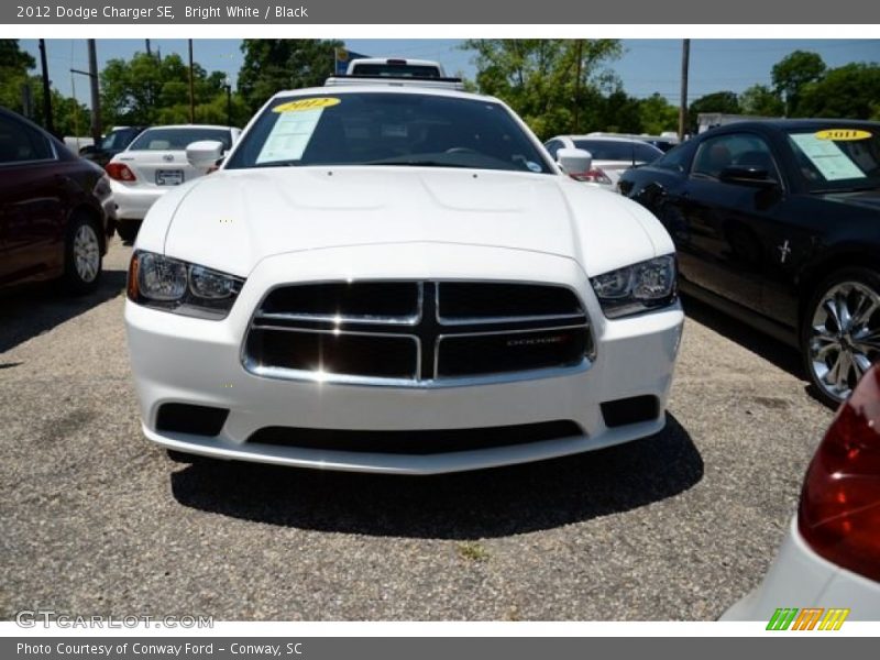 Bright White / Black 2012 Dodge Charger SE