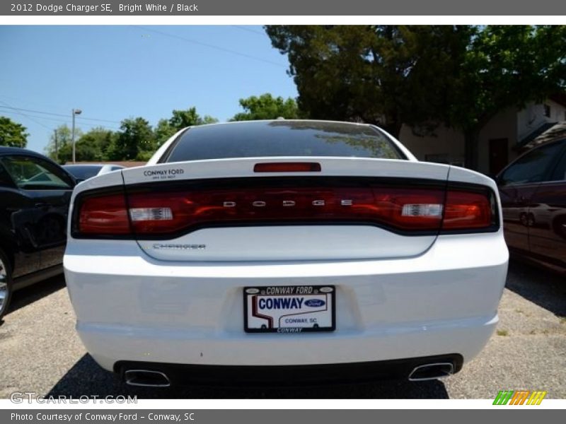 Bright White / Black 2012 Dodge Charger SE