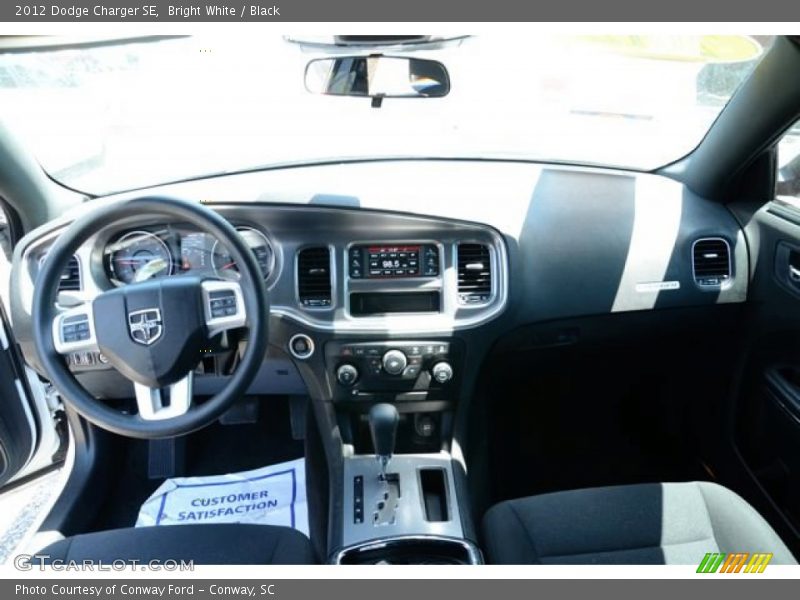 Bright White / Black 2012 Dodge Charger SE