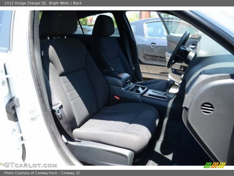 Bright White / Black 2012 Dodge Charger SE