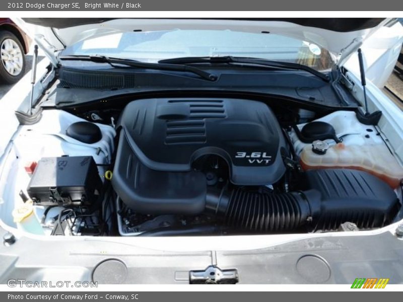 Bright White / Black 2012 Dodge Charger SE