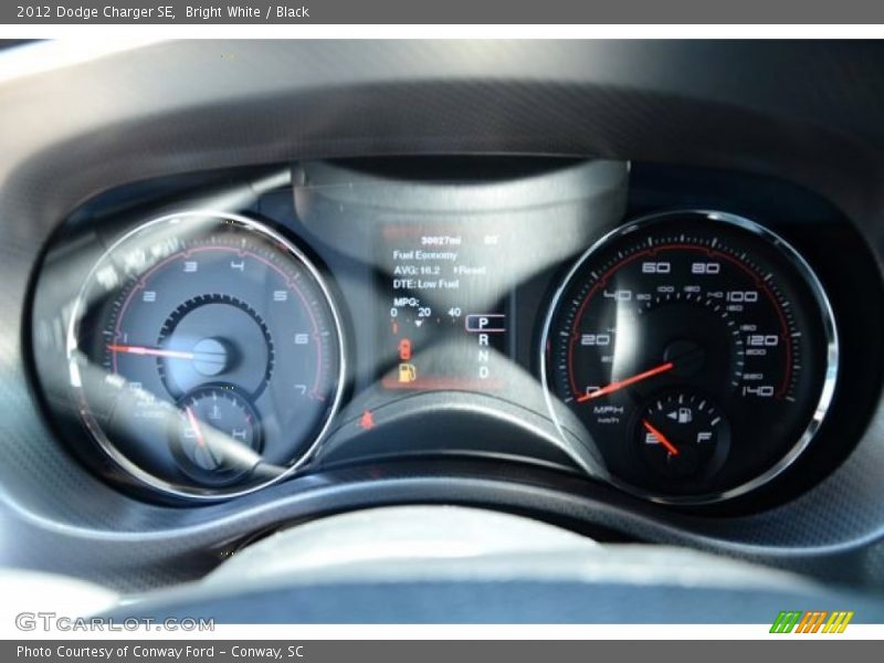 Bright White / Black 2012 Dodge Charger SE