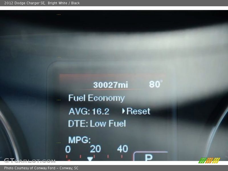 Bright White / Black 2012 Dodge Charger SE