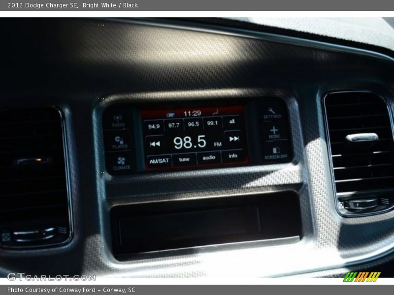 Bright White / Black 2012 Dodge Charger SE