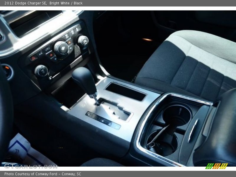 Bright White / Black 2012 Dodge Charger SE