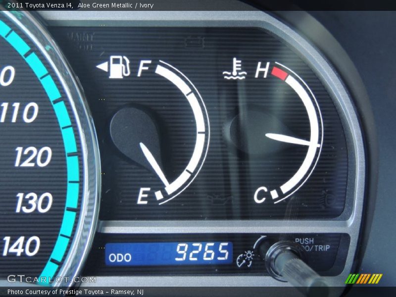 Aloe Green Metallic / Ivory 2011 Toyota Venza I4