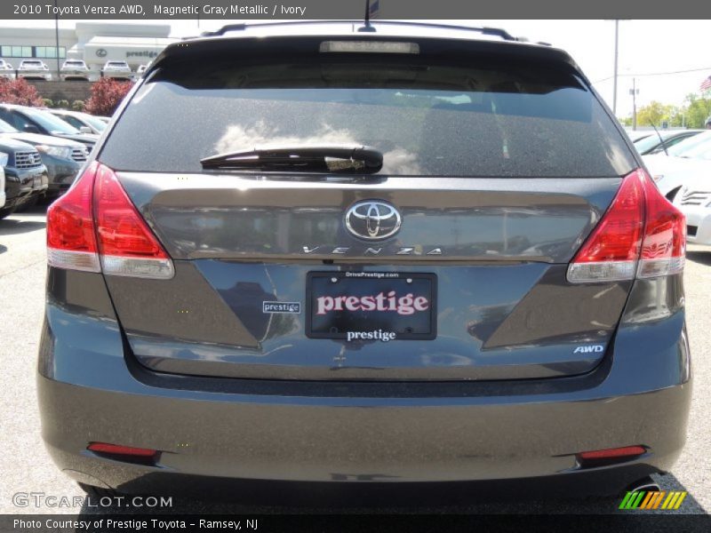 Magnetic Gray Metallic / Ivory 2010 Toyota Venza AWD