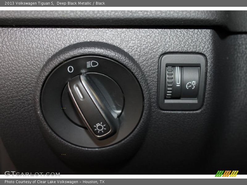 Deep Black Metallic / Black 2013 Volkswagen Tiguan S