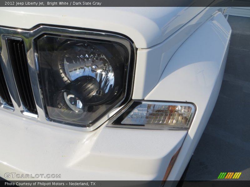 Bright White / Dark Slate Gray 2012 Jeep Liberty Jet