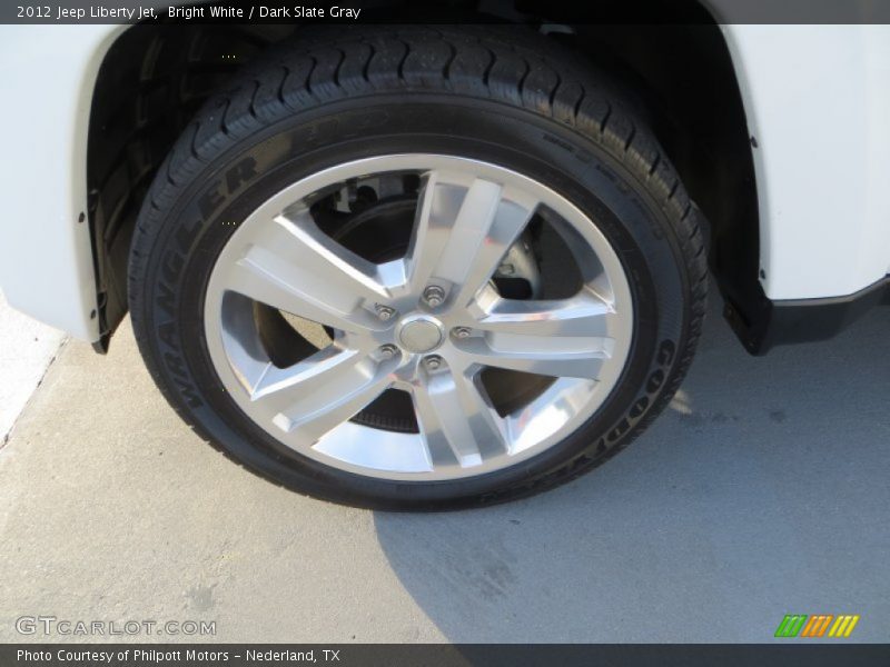 Bright White / Dark Slate Gray 2012 Jeep Liberty Jet