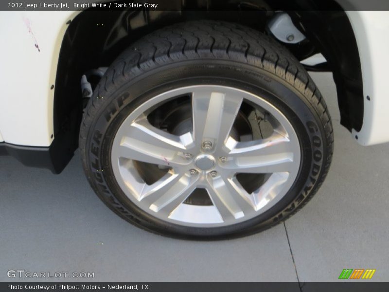 Bright White / Dark Slate Gray 2012 Jeep Liberty Jet
