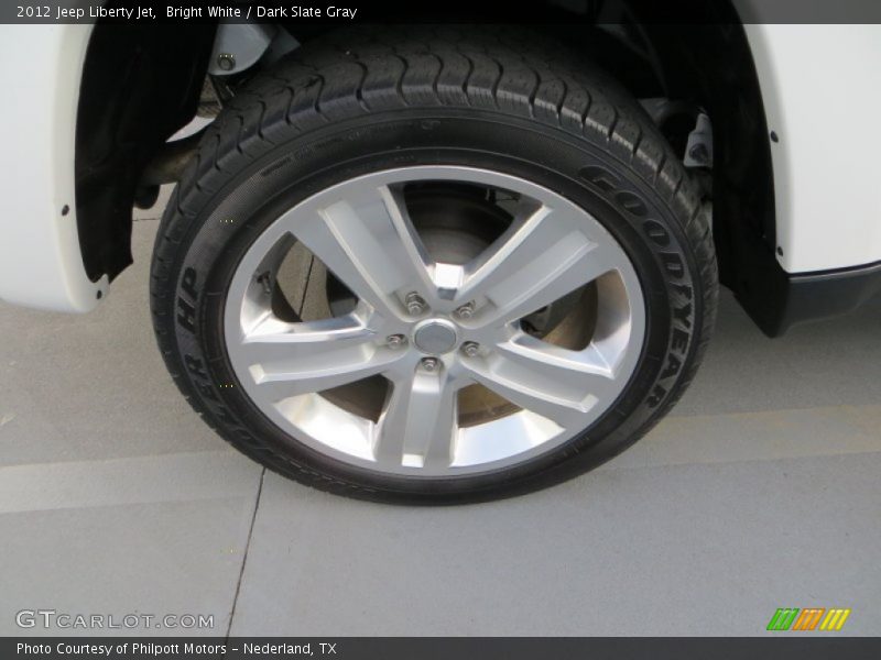 Bright White / Dark Slate Gray 2012 Jeep Liberty Jet