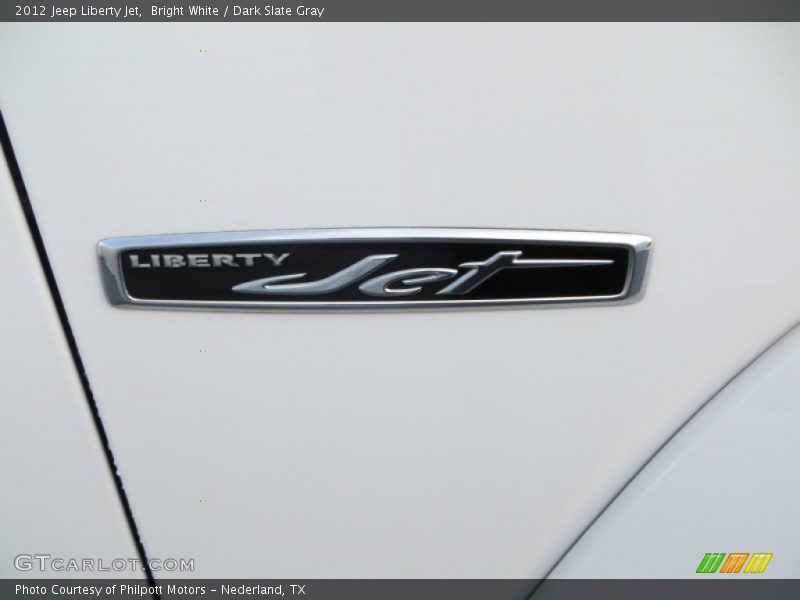 Bright White / Dark Slate Gray 2012 Jeep Liberty Jet