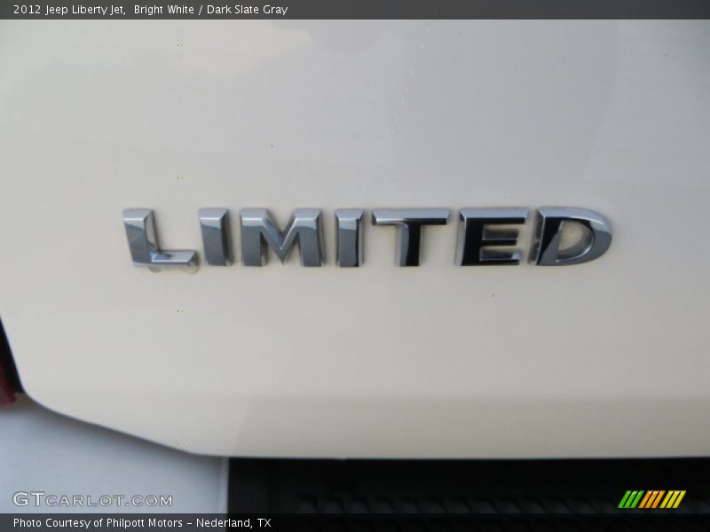 Bright White / Dark Slate Gray 2012 Jeep Liberty Jet