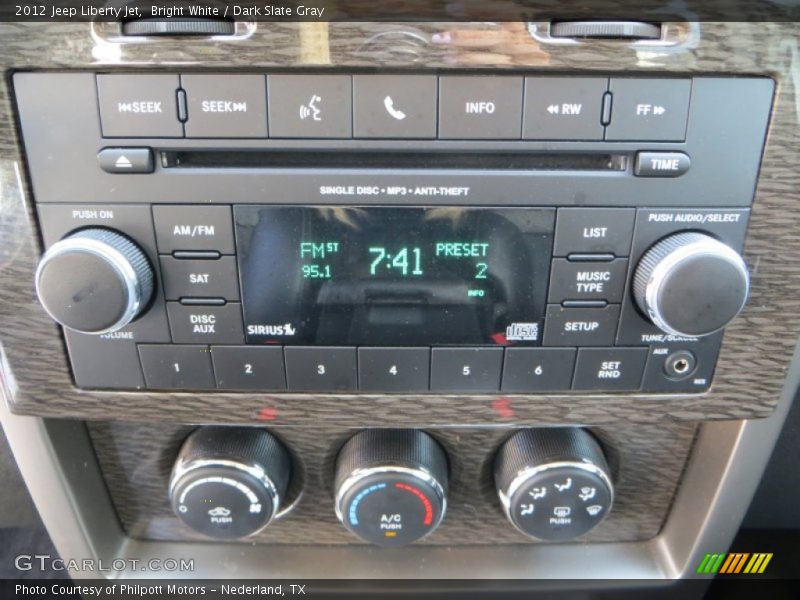Bright White / Dark Slate Gray 2012 Jeep Liberty Jet