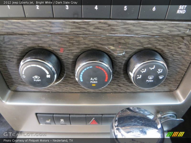 Bright White / Dark Slate Gray 2012 Jeep Liberty Jet