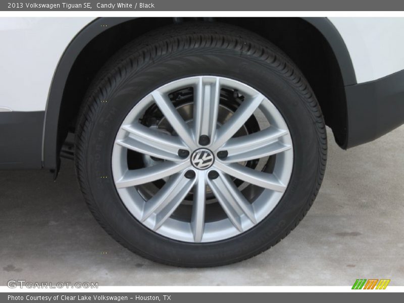 Candy White / Black 2013 Volkswagen Tiguan SE