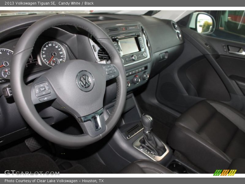 Candy White / Black 2013 Volkswagen Tiguan SE