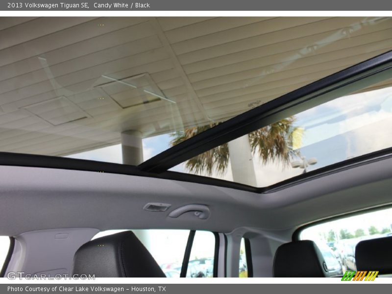 Candy White / Black 2013 Volkswagen Tiguan SE