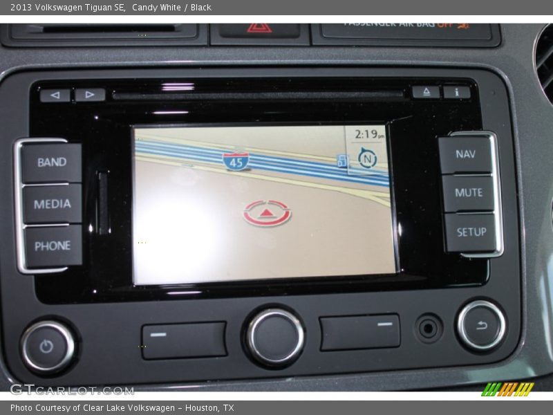 Candy White / Black 2013 Volkswagen Tiguan SE