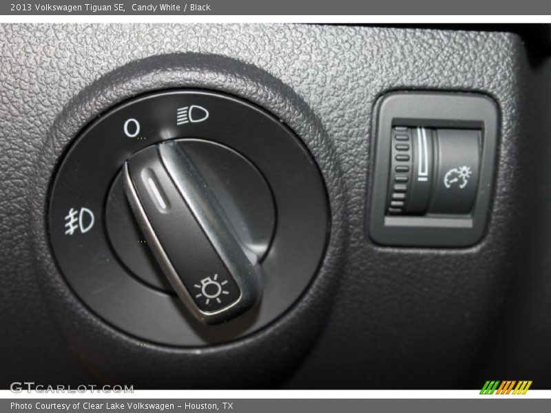 Candy White / Black 2013 Volkswagen Tiguan SE