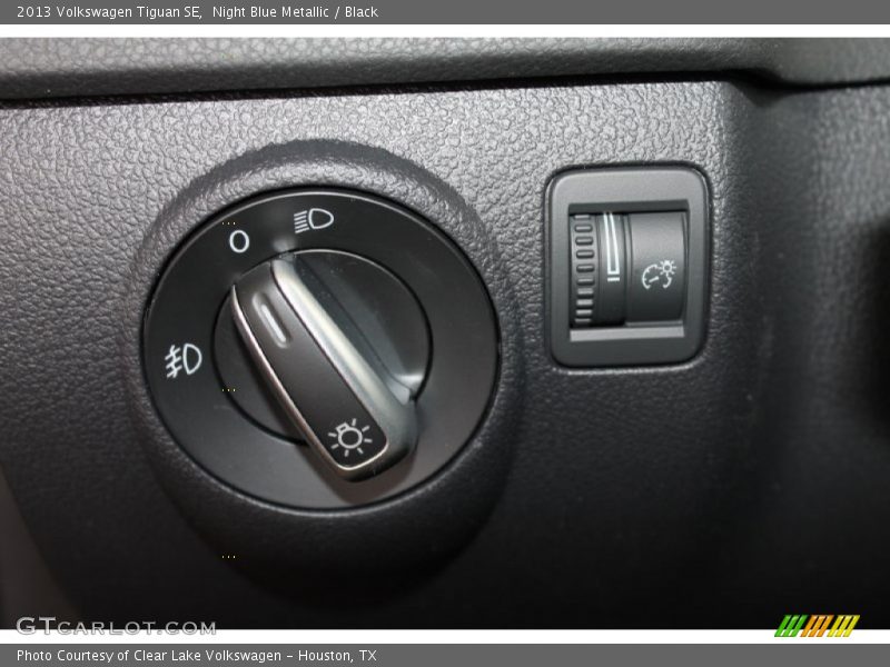 Night Blue Metallic / Black 2013 Volkswagen Tiguan SE