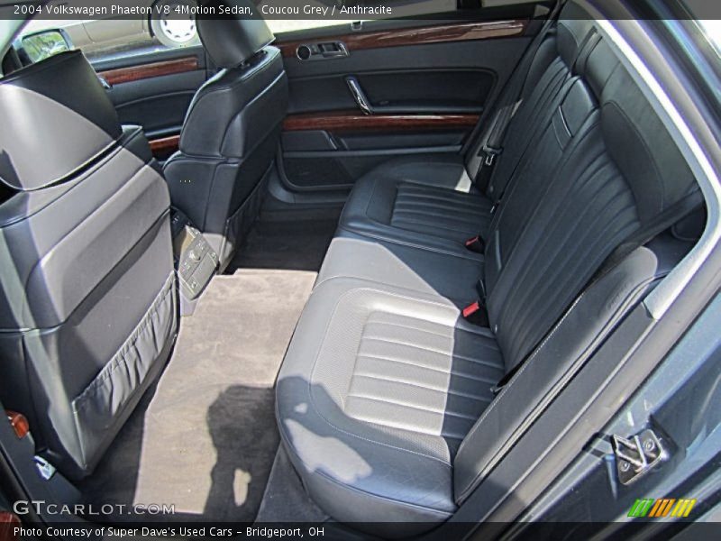 Coucou Grey / Anthracite 2004 Volkswagen Phaeton V8 4Motion Sedan