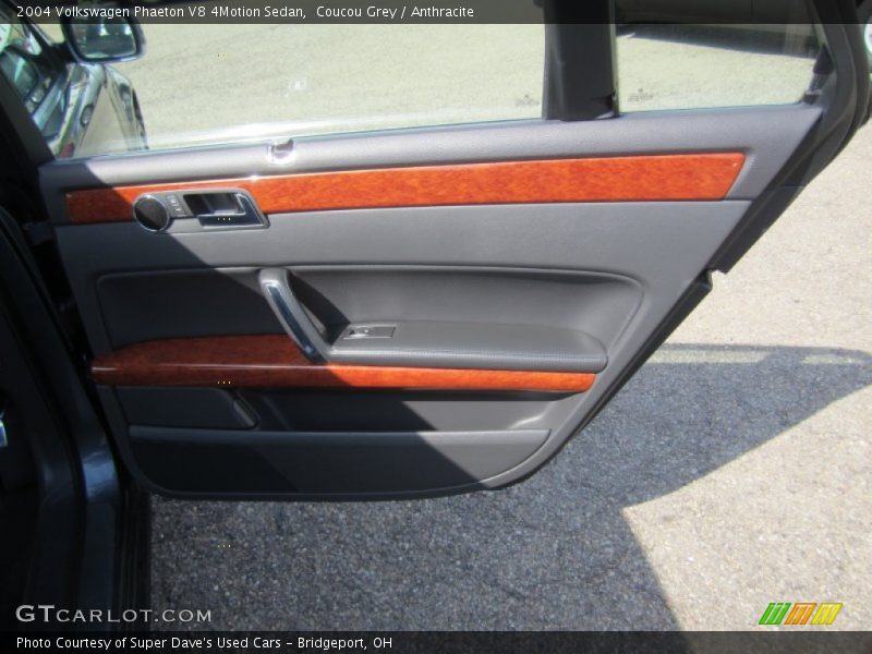 Coucou Grey / Anthracite 2004 Volkswagen Phaeton V8 4Motion Sedan