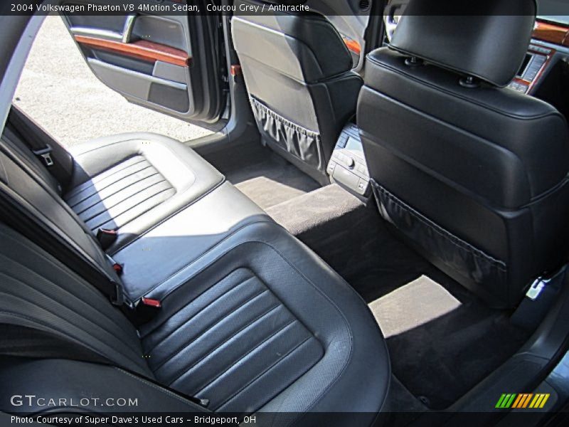 Coucou Grey / Anthracite 2004 Volkswagen Phaeton V8 4Motion Sedan