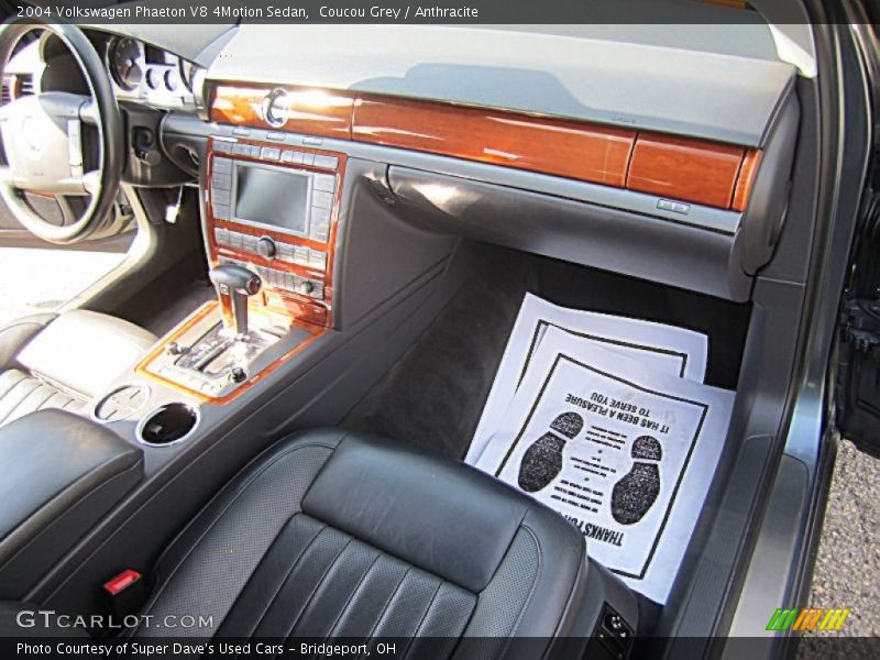 Coucou Grey / Anthracite 2004 Volkswagen Phaeton V8 4Motion Sedan