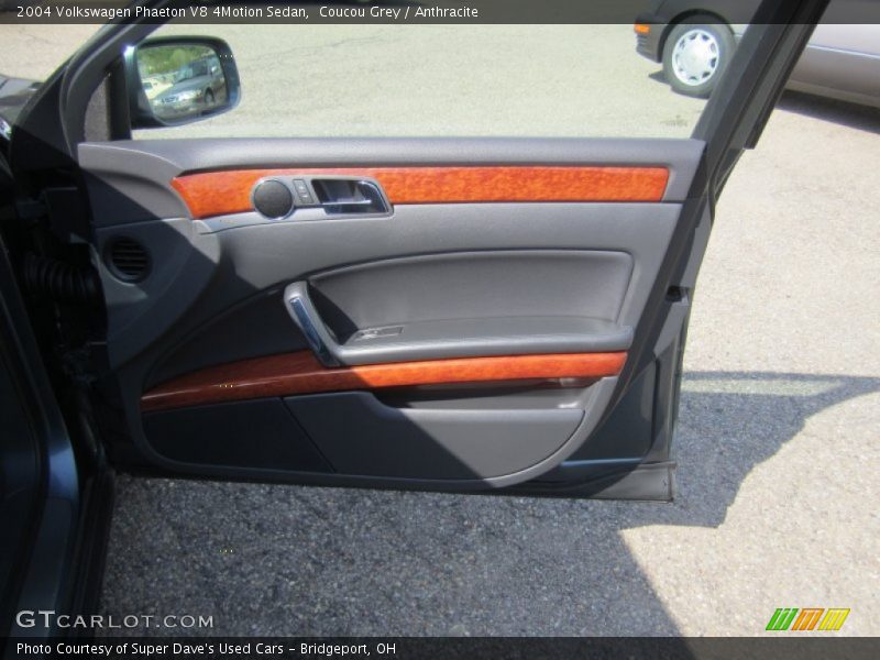 Coucou Grey / Anthracite 2004 Volkswagen Phaeton V8 4Motion Sedan