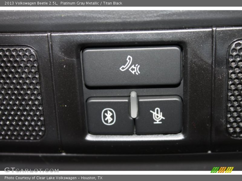 Platinum Gray Metallic / Titan Black 2013 Volkswagen Beetle 2.5L