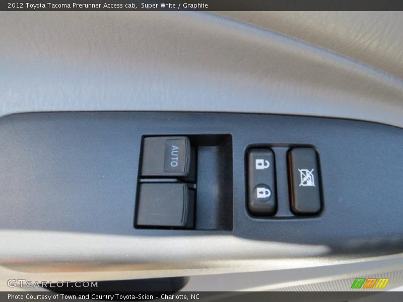 Super White / Graphite 2012 Toyota Tacoma Prerunner Access cab