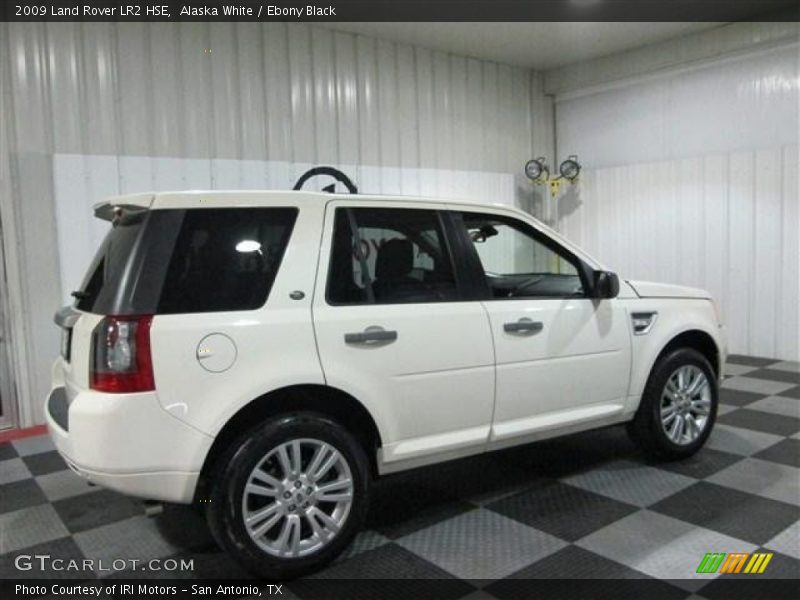 Alaska White / Ebony Black 2009 Land Rover LR2 HSE