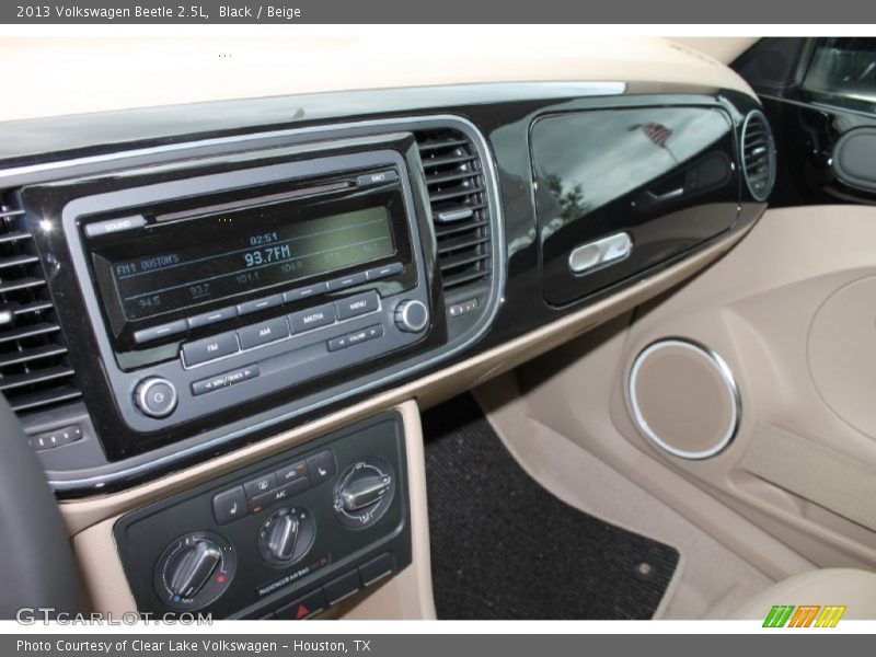 Black / Beige 2013 Volkswagen Beetle 2.5L
