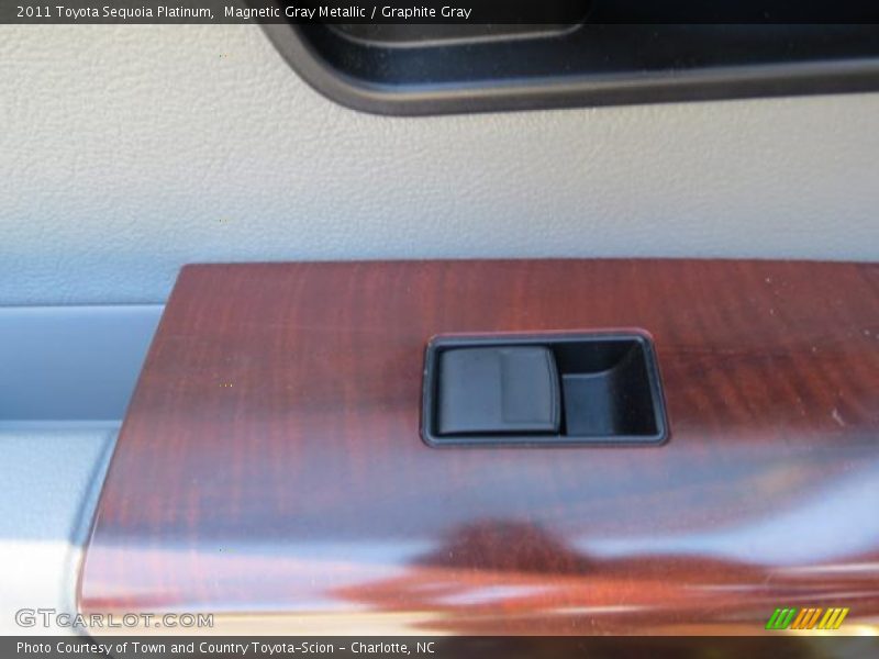 Magnetic Gray Metallic / Graphite Gray 2011 Toyota Sequoia Platinum
