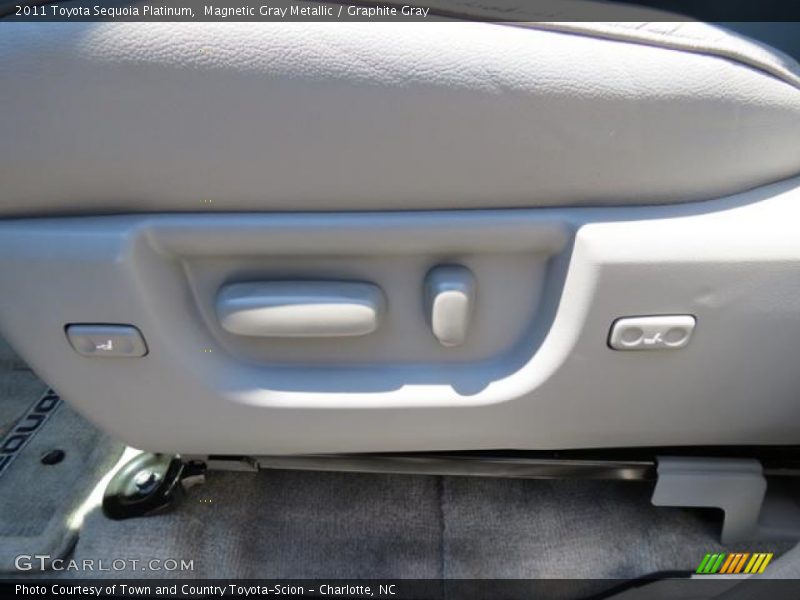 Magnetic Gray Metallic / Graphite Gray 2011 Toyota Sequoia Platinum