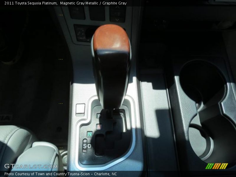 Magnetic Gray Metallic / Graphite Gray 2011 Toyota Sequoia Platinum