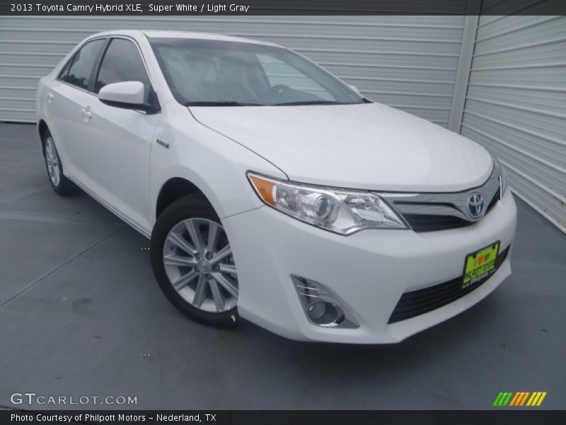 Super White / Light Gray 2013 Toyota Camry Hybrid XLE