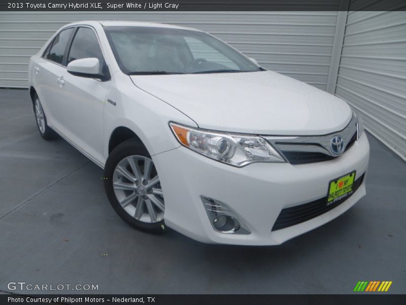 Super White / Light Gray 2013 Toyota Camry Hybrid XLE