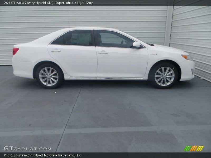 Super White / Light Gray 2013 Toyota Camry Hybrid XLE