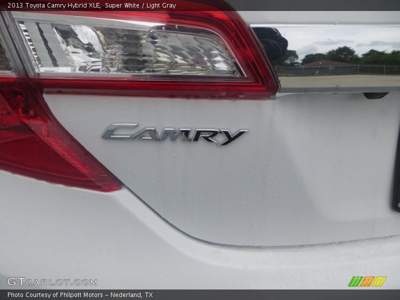 Super White / Light Gray 2013 Toyota Camry Hybrid XLE