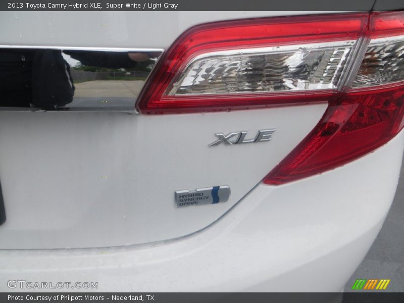 Super White / Light Gray 2013 Toyota Camry Hybrid XLE