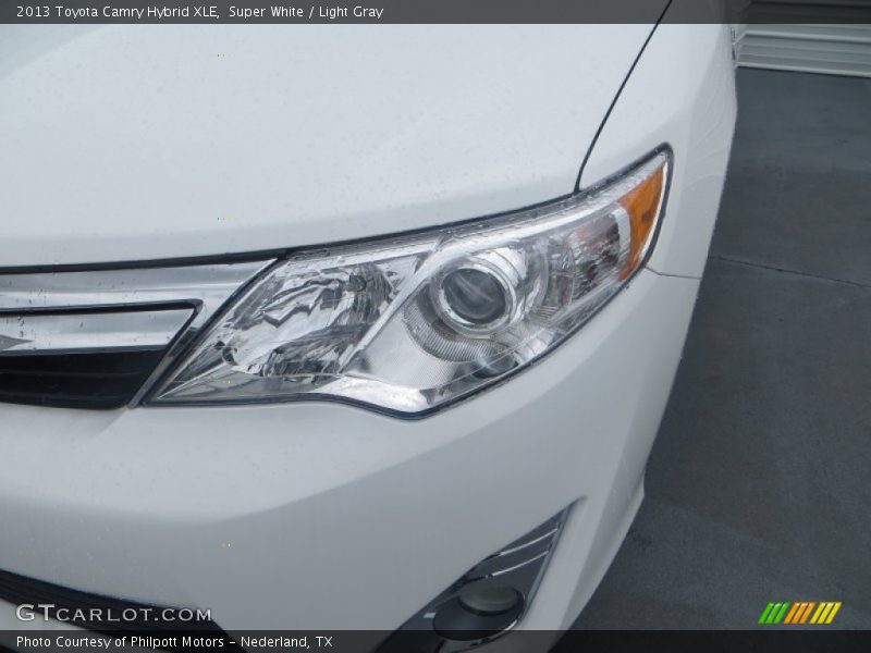 Super White / Light Gray 2013 Toyota Camry Hybrid XLE