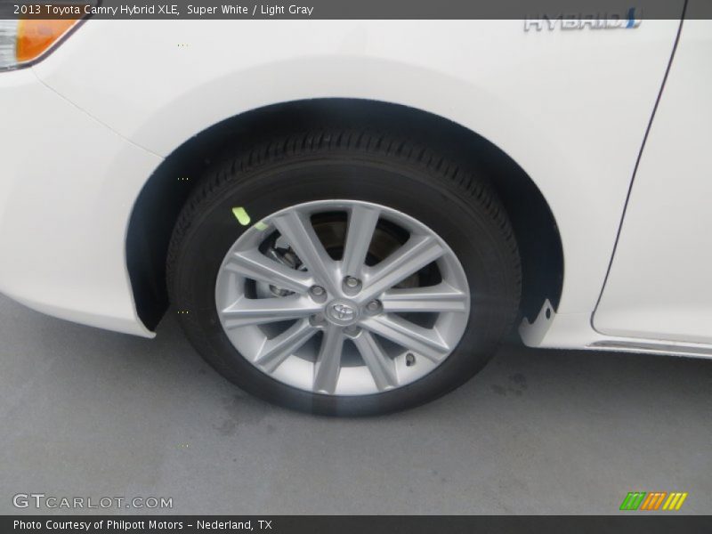 Super White / Light Gray 2013 Toyota Camry Hybrid XLE